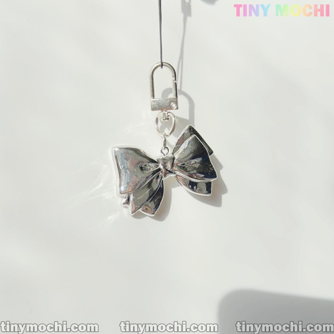 Coquette Metal Bow Keychain – Chic & Elegant Accessory for Women - Tiny Mochi
