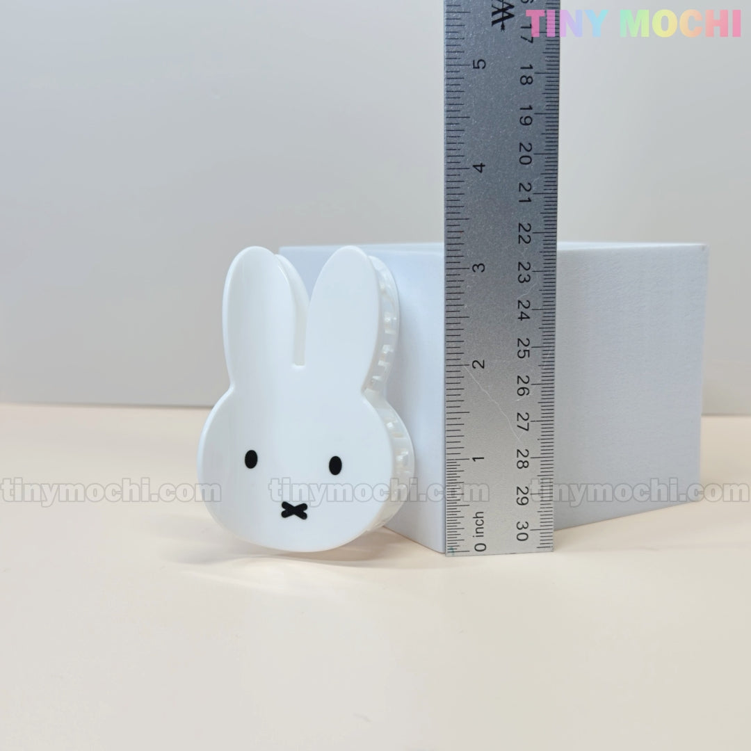 The Kawaii Bunny Face Hair Clip – White Rabbit Claw Clip by Tiny Mochi, about 6 cm tall, features a cute bunny design with simple black details and is shown next to a ruler and its branded white box.