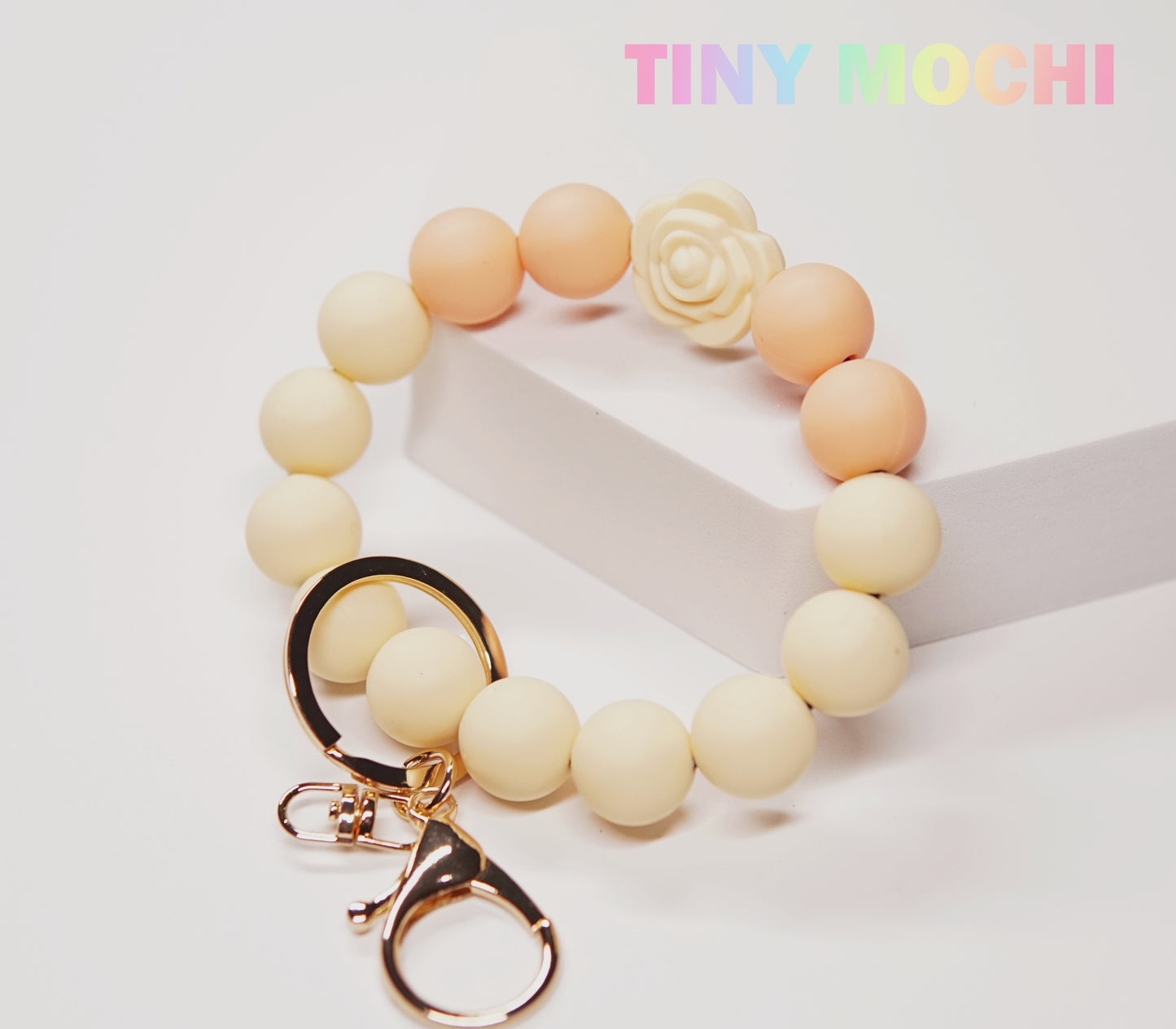 Cheerful Silicone Flower Keychain Bracelet - Ideal for Appreciating Special Women - Tiny Mochi