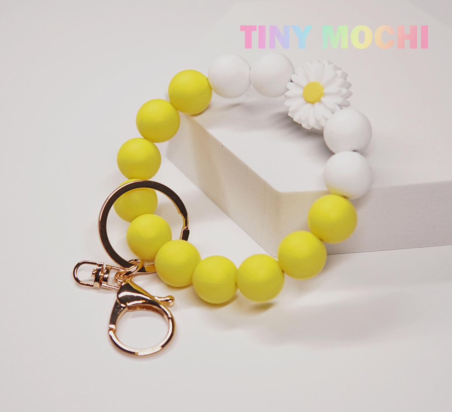 Cheerful Silicone Flower Keychain Bracelet - Ideal for Appreciating Special Women - Tiny Mochi