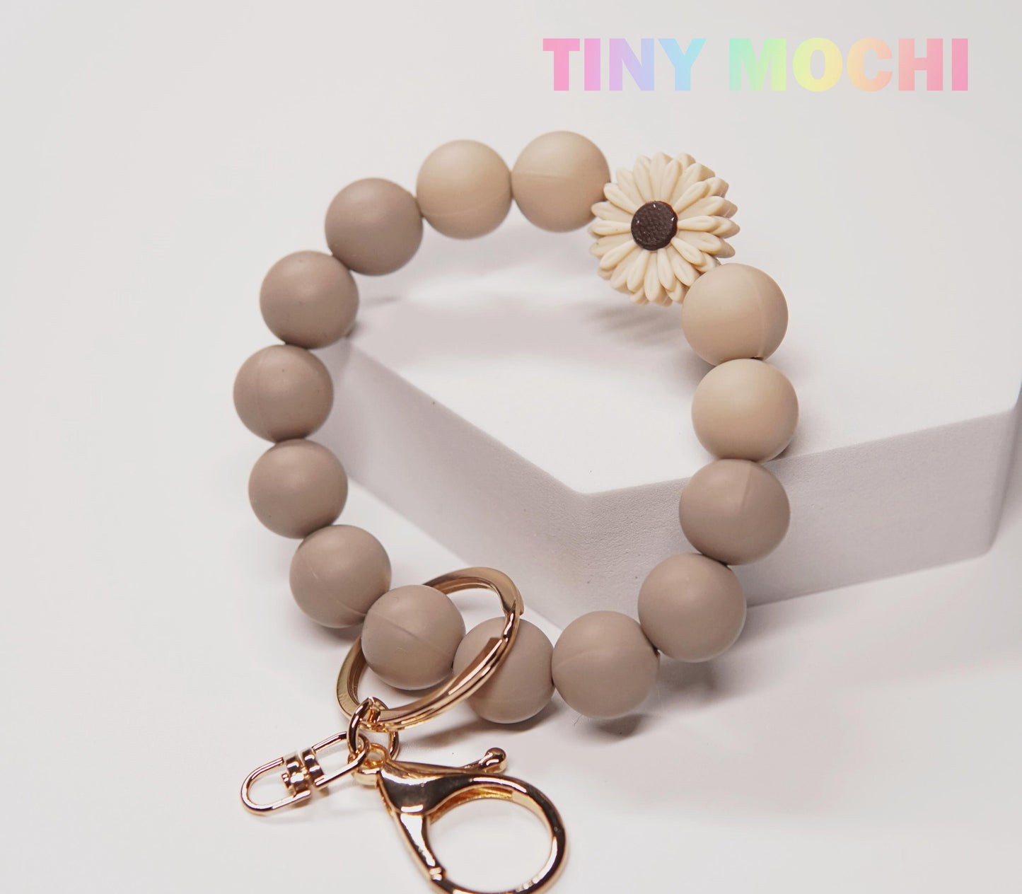 Adorable Flower Keychain Bracelet – Handy, Adorable, and Gift-Worthy - Tiny Mochi