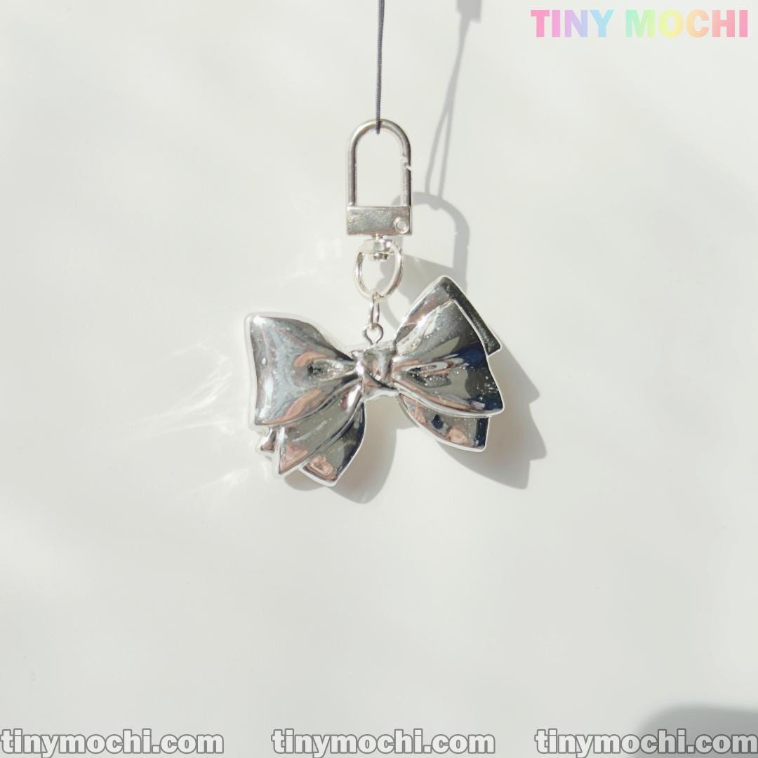 Coquette Metal Bow Keychain – Chic & Elegant Accessory for Women - Tiny Mochi
